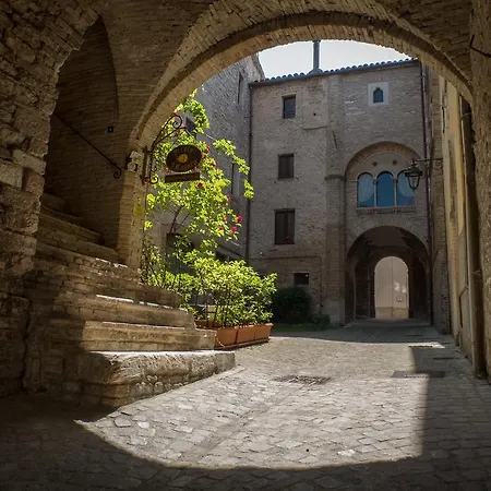 Turistici Vicolo S. Chiara Apartmán Sassoferrato