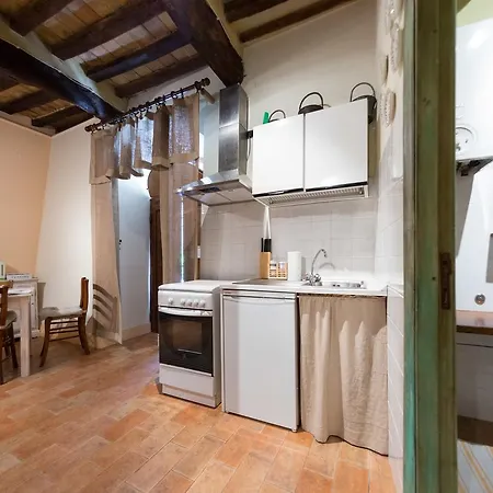 Turistici Vicolo S. Chiara *